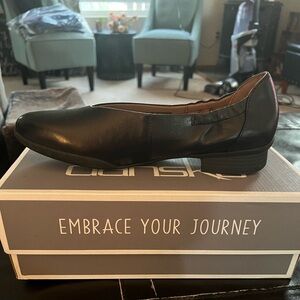 Dansko Women's Kira Black Leather Ballet Flats Size 40 (US sz. 9).